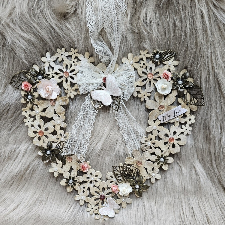 Cœur en bois à suspendre, Fleurs et dentelle, Shabby Romantique, Modèle Rose Orangé